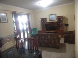 Hotel Lippo Carita，位于Pandegelang的酒店