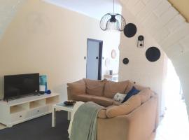 Türkiz Apartman - 5 szobás 13 fős apartmanház 4km a Balaton- Balatonszabadi，位于鲍洛通绍鲍迪的酒店