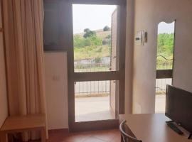 Hotel Bena e Traes，位于Laerru的酒店