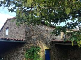 Casa rural de piedra en una aldea tranquila de Zas，位于Penedo的乡间豪华旅馆