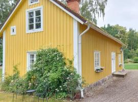 Trevligt eget hus med kakelugn i lantlig miljö，位于Vikingstad的乡村别墅