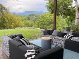 Currumbin Valley 7min from beach，位于Currumbin Valley的酒店