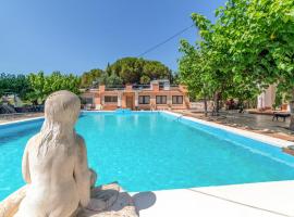 Nice Home In Reus With Outdoor Swimming Pool, Wifi And Swimming Pool，位于雷乌斯的别墅
