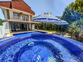 Inviting 3-Bedrooms Villa in ovacik Fethiye Mugla，位于奥瓦哲克的海滩短租房