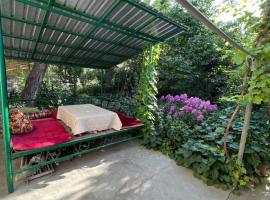 Lovely home，位于奥什的酒店