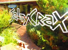 Saltycrax Backpackers and Surf Hostel by CURIOCITY，位于布鲁堡史特兰的青旅