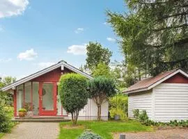 Cozy Home In Fårvang With Outdoor Swimming Pool