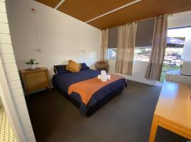 Beechmont Hotel，位于Advancetown的酒店