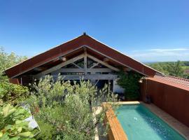 Grande Maison d'architecte avec toit terrasse, Piscine sans vis à vis et Sauna，位于Roche的度假屋