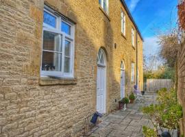 Cotswold Chapel, sleeps up to 5 in kingsize beds，位于奇平诺顿的酒店