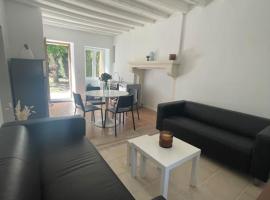 Charmante maison à la campagne，位于Sainte-Fauste的酒店
