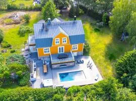 Villa Degerby - 330m2 Lux Manor w/Heated Pool, Spa