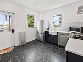 Modern and Tropical Vibe 3BR Apt near AC Beach