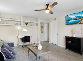 Modern 2BR Getaway 15mn Phx. Intl Airport，位于凤凰城的度假短租房