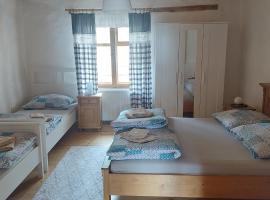 Apartmány U Tří Sluncí，位于Hroubovice的酒店