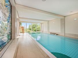 Wellness-Apartment mit Wasserblick, Pool, Sauna & Fitnessbereich，位于朗克维茨的带停车场的酒店