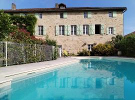 chambre dans Prieuré de caractère XVIII siècle，位于Planioles的酒店