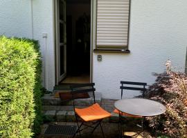 Einladendes Appartement im Grünen für 2 Personen，位于奥斯特拉赫的酒店