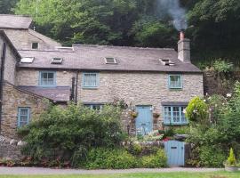 Rose Cottage - Cosy cottage in Millers Dale，位于巴克斯顿的度假屋