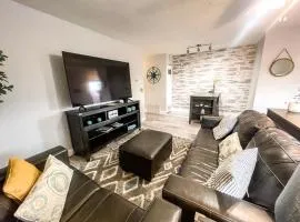 Side-by-Side Family Apartments - Sleeps 15 Total