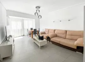 Elegant 4 beds near train station upto 10 Pax