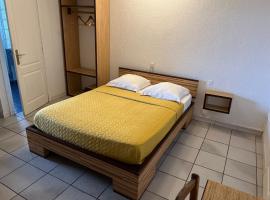 Hôtel La Tentiaire，位于马罗尼河畔圣洛朗的酒店