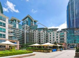 Vauxhall large 2bedroom Central London with amazing River View Panoramic Balcony，位于伦敦沃克斯豪尔桥附近的酒店
