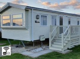 Brookside West Sands Holiday Park Seal Bay Selsey，位于塞尔西的度假屋