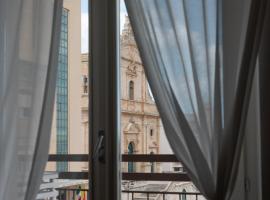 Central House palazzo Brafa una camera di albergo，位于伊斯皮卡的酒店