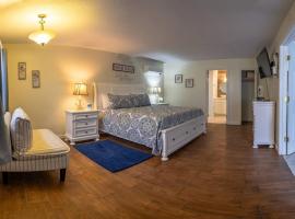 Elegant Jacuzzi Suite，位于Hancock的酒店