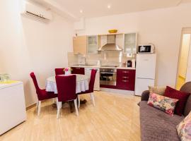 Stylish apt Marta, private parking,BBQ in Stobreč，位于斯塔布鲁克的酒店