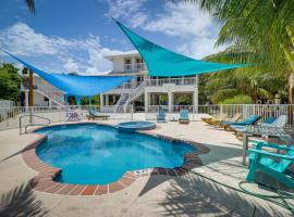 Key West Paradise with Private Pool and Ocean View，位于Cudjoe Key的带按摩浴缸的酒店