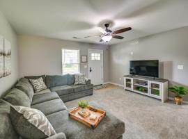 Serene Dry Ridge Vacation Rental with Nearby Fishing，位于干岭的酒店