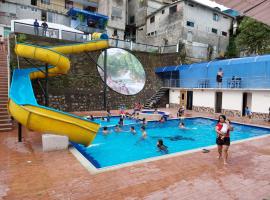 Hotel La Cascada，位于San Miguel de los Bancos的酒店