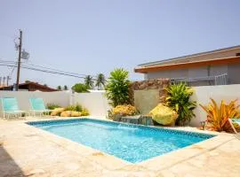 R&V Combate Beach House, 2nd Floor with Pool