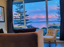 Captains on the Seafront - Winter Fire - stunning sea views- 4br 2bth - large waterfront，位于金斯科特的别墅