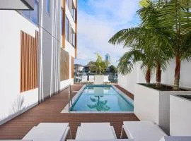One Bedroom Apartment In center Surfers Paradise