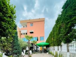 Bajovah Apartments & Restaurant，位于地拉那的酒店