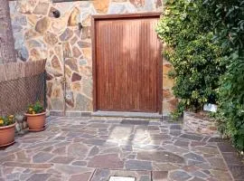 Pequeño adosado de montaña con terraza