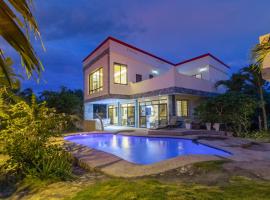 Luxury Villa a unique Paradise directly on the Sea，位于Mormol的酒店