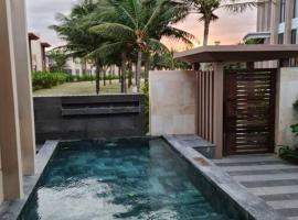 Exquisite Tropical Private Pool Villa With Beach Access，位于Dien Khanh的酒店