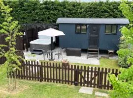 Shepherds Hut with Hot Tub