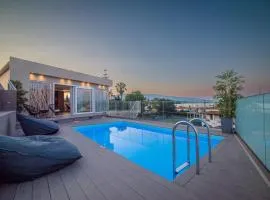 Daedalus Luxury Home - Seaview & Heated Pool