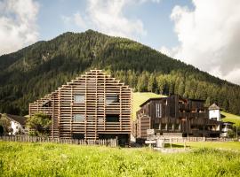 Hotel Jaufentalerhof，位于拉辛的酒店
