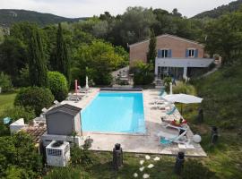 HOTEL LE MAS D'HèLèNE，位于Crestet的酒店