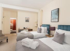 Room 1, Hotel style twin bedroom in Marazion，位于马拉扎恩的酒店