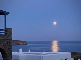 Tinos Beautiful Sunrise Apartment Near Agios Sostis Beach，位于艾西奥斯索蒂斯的酒店