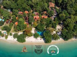奇瓦普利海滩度假酒店，位于象岛的带泳池的酒店