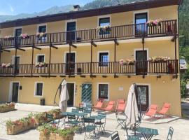 Hotel SALEI，位于普拉利的酒店