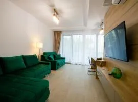 Green Luxury Apartment Lake On